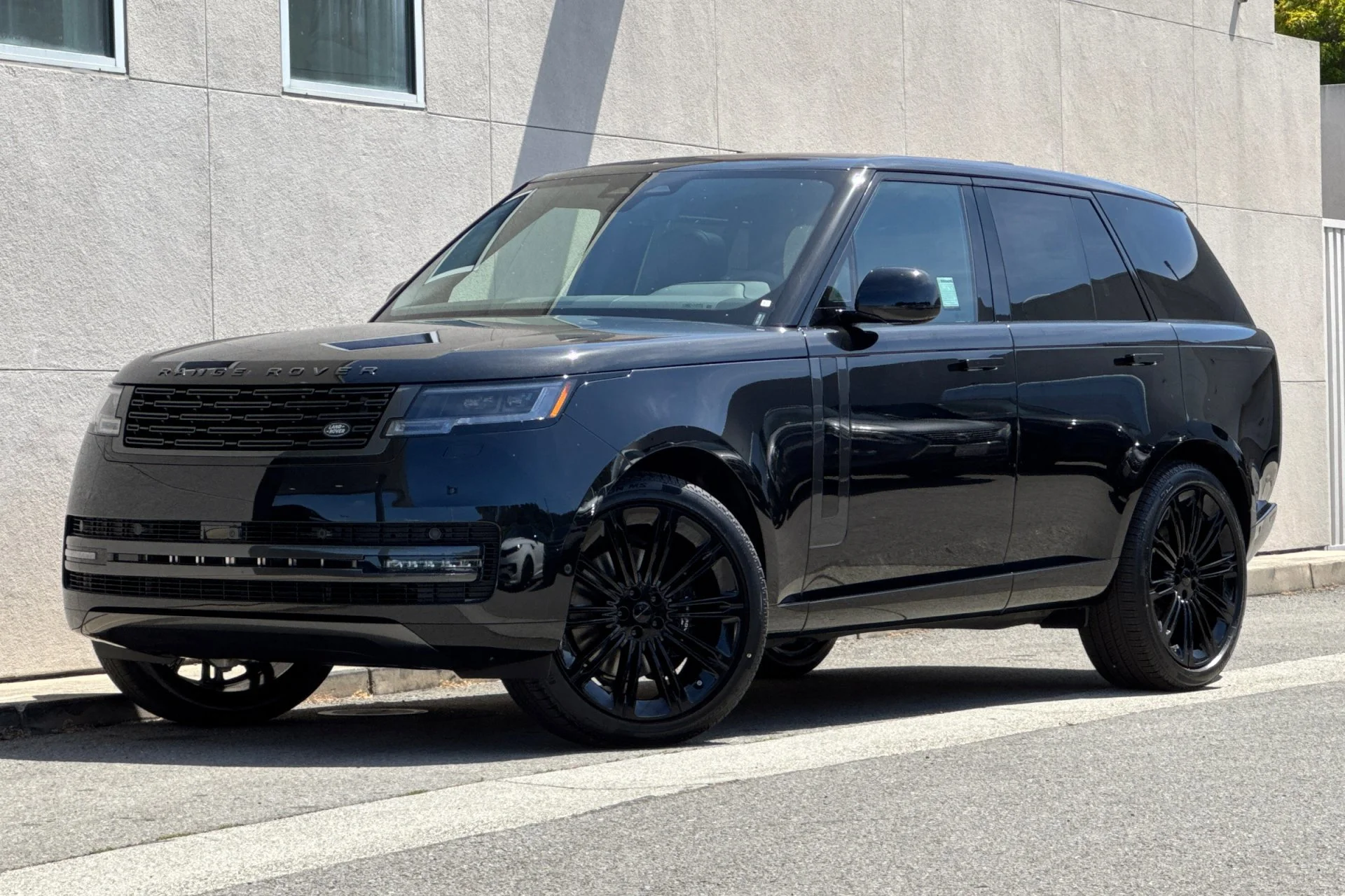 New 2026 SANTORINI BLACK Land Rover SE image 1
