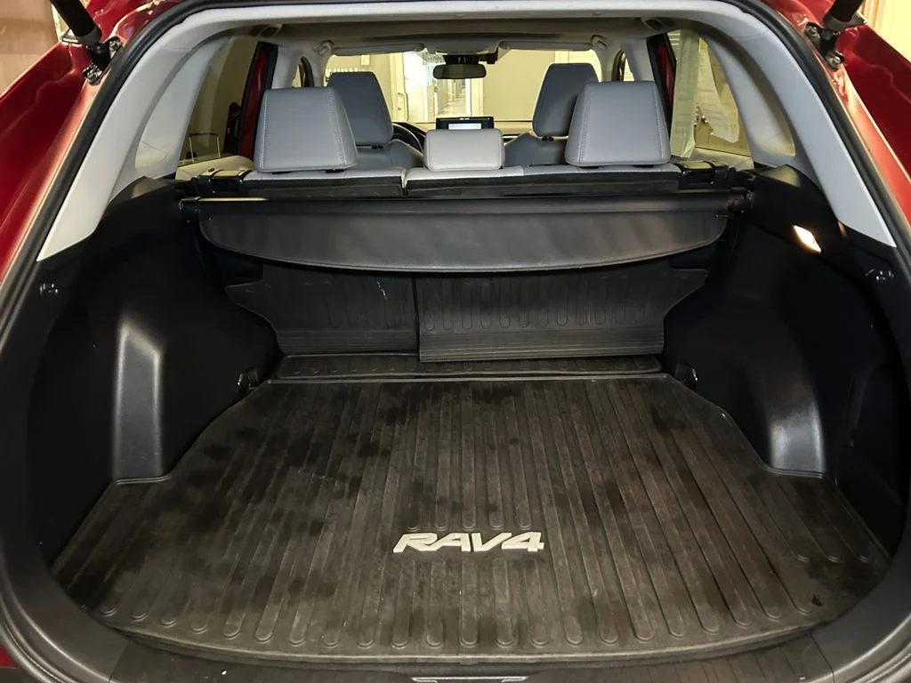 Used 2021 Pearl Toyota XLE Premium image 19