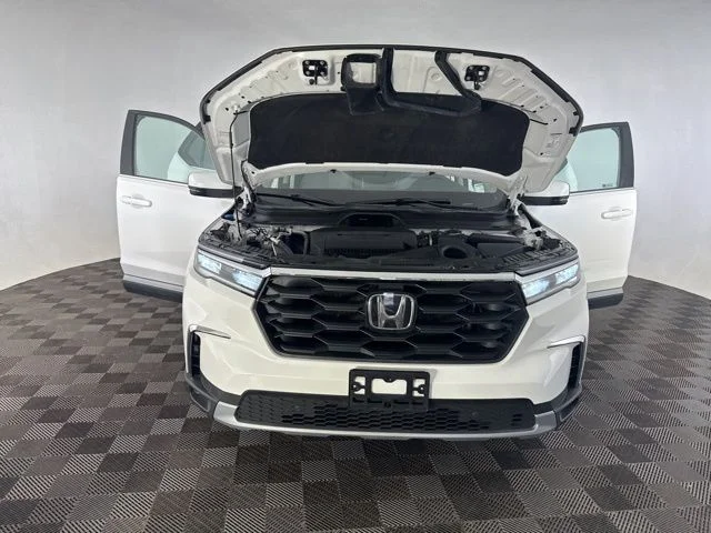 Used 2023 White Honda EX-L image 11