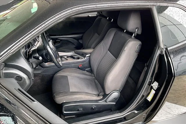 Used 2019 Black Dodge SXT image 18