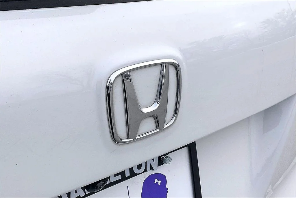 Used 2021 White Honda Touring image 7