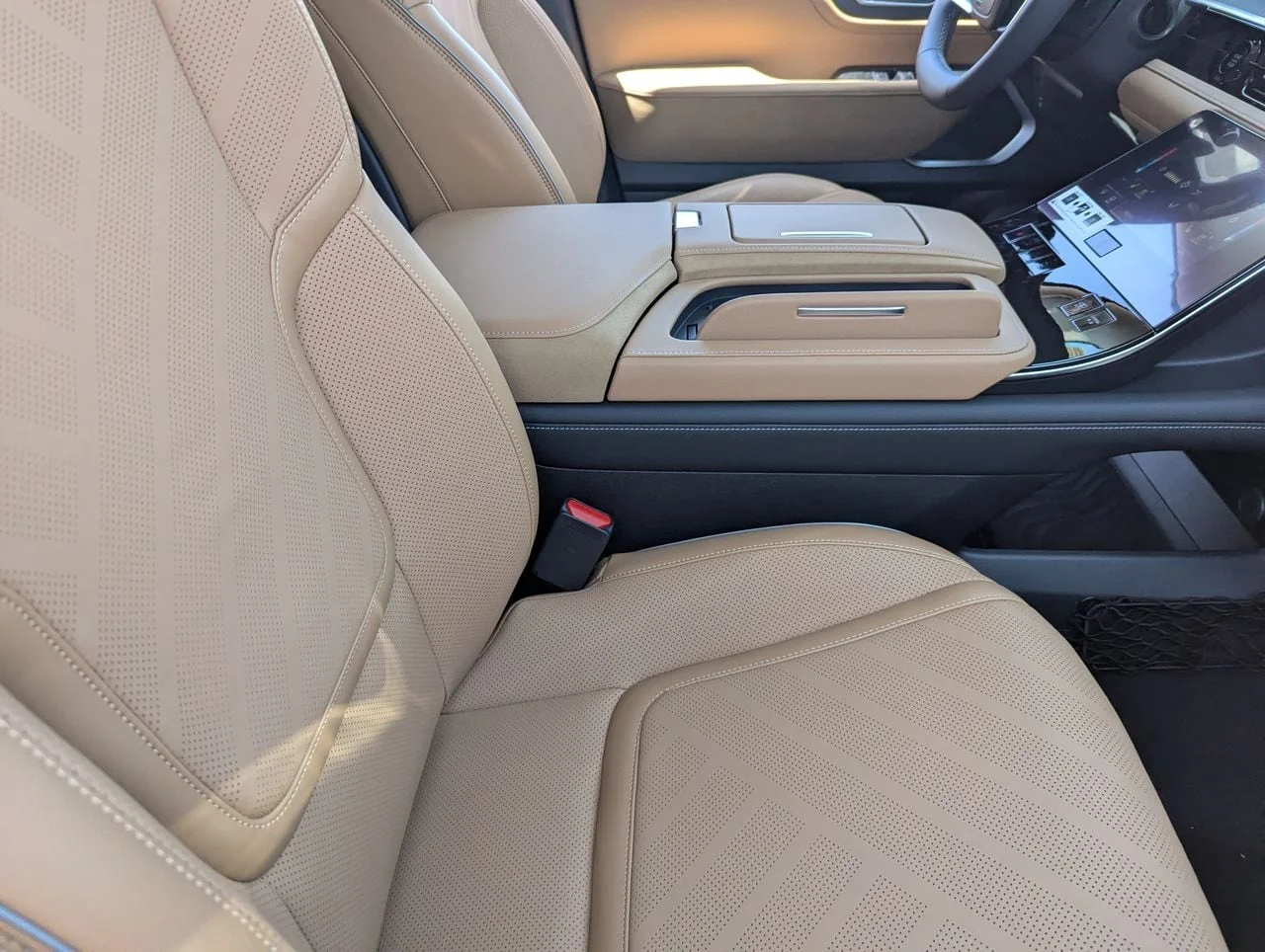 New 2027 RADIANT WHITE INFINITI Luxe 2WD image 29