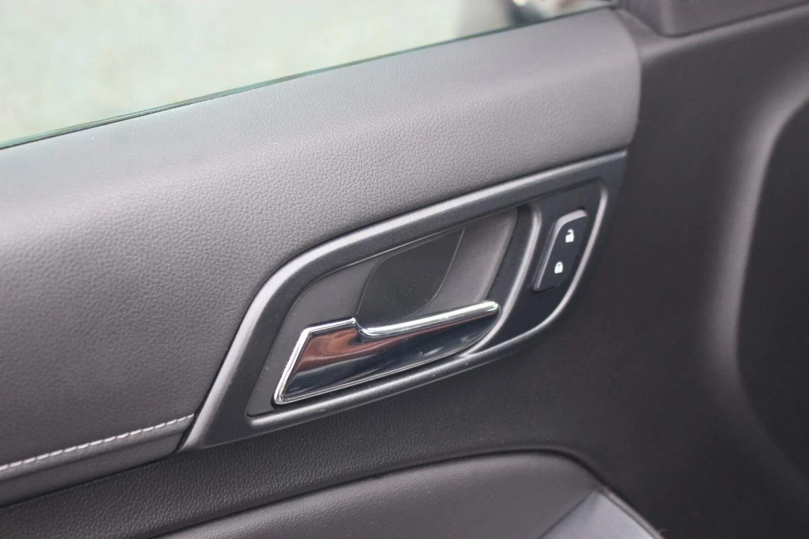 Used 2020 BLACK Chevrolet Premier image 12
