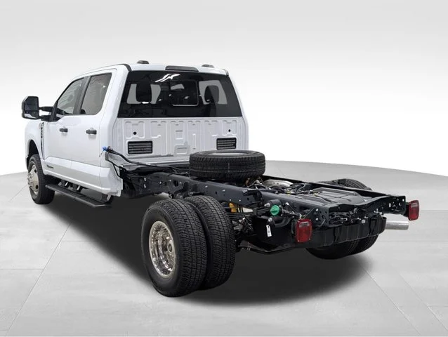 New 2026 Oxford White Ford F-350® XL image 57