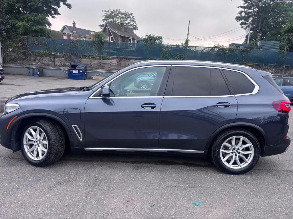 Used 2021 Gray BMW xDrive45e image 3