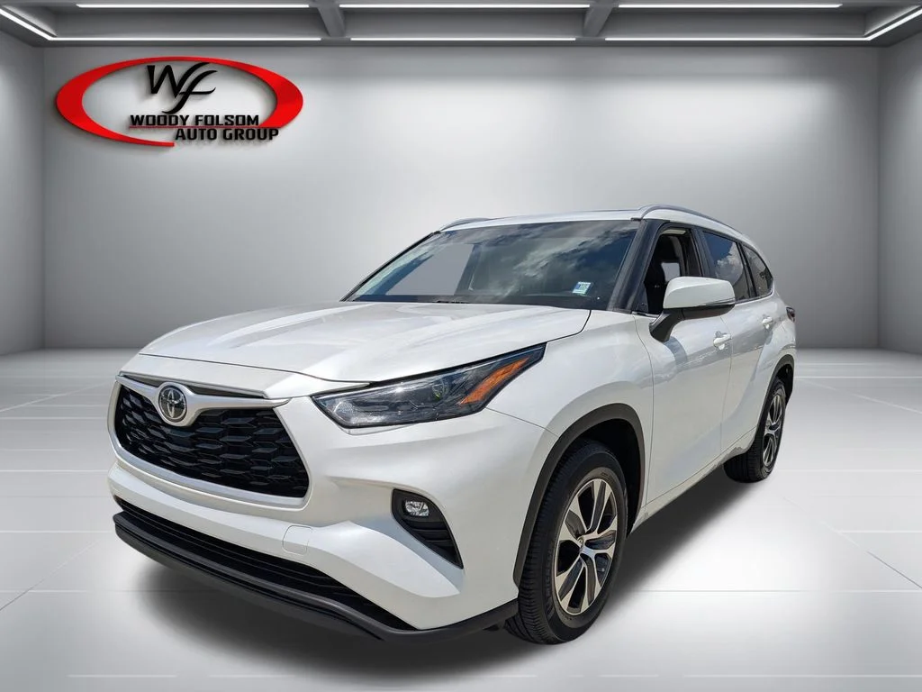 Used 2023 Beige Toyota XLE image 8