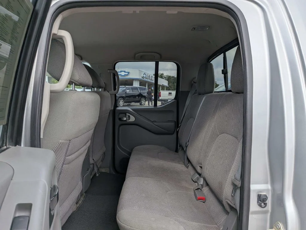 Used 2016 Silver Nissan SV image 12