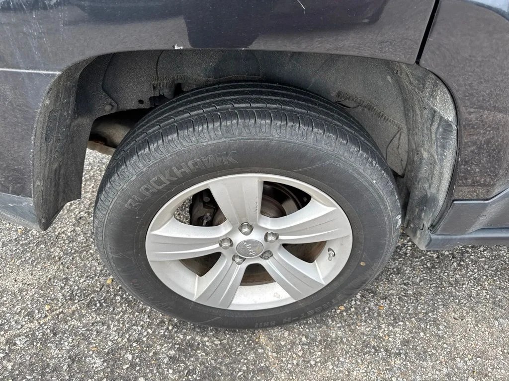 Used 2014 Gray Jeep Sport image 7