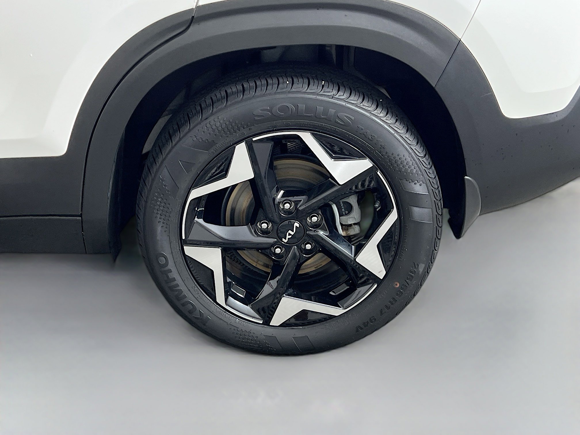 Used 2024 Snow White Pearl Kia EX image 36