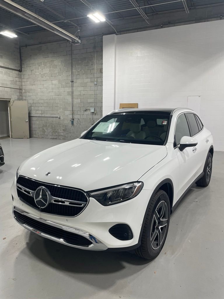 New 2027 White Mercedes-Benz GLC 300 image 1