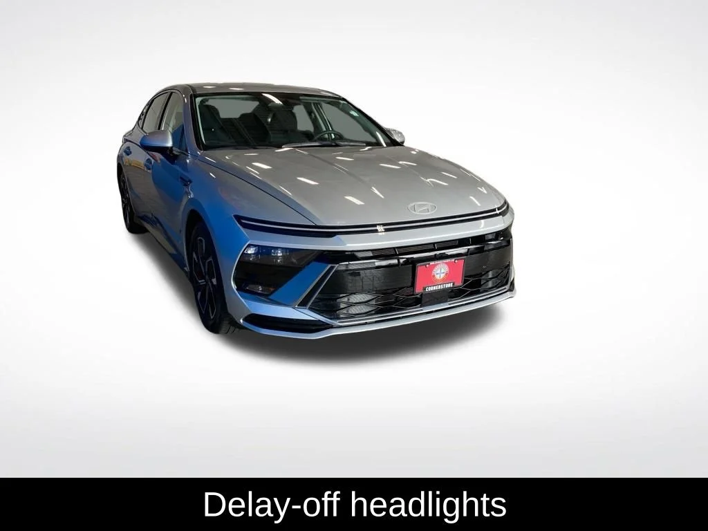 Used 2025 Silver Hyundai SEL image 15