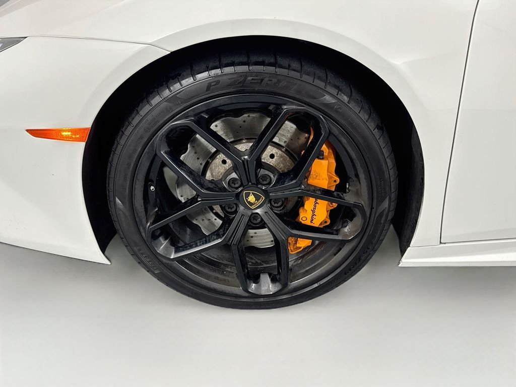 Used 2017 White Lamborghini LP580-2 image 27