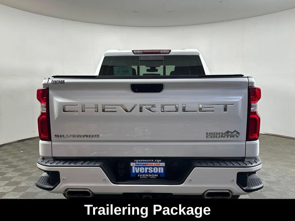 Used 2019 Iridescent Pearl Tricoat Chevrolet High Country image 10