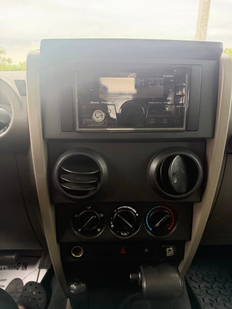 Used 2008 Red Jeep Unlimited X image 15
