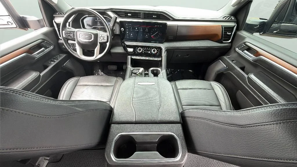 Used 2024 Onyx Black GMC Denali image 34