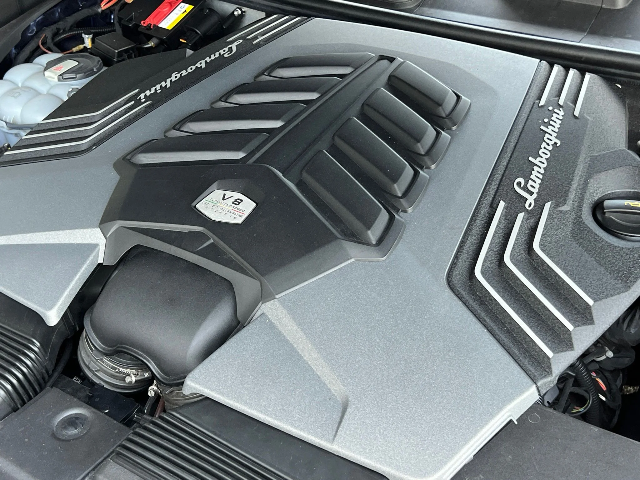 Used 2019 Blue Lamborghini Base image 41