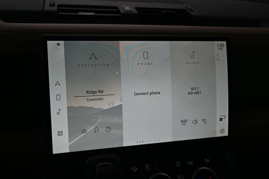 New 2026 White Land Rover X-Dynamic SE image 13