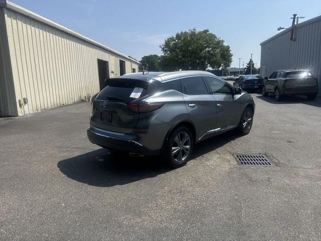 Used 2022 Gray Nissan Platinum image 5