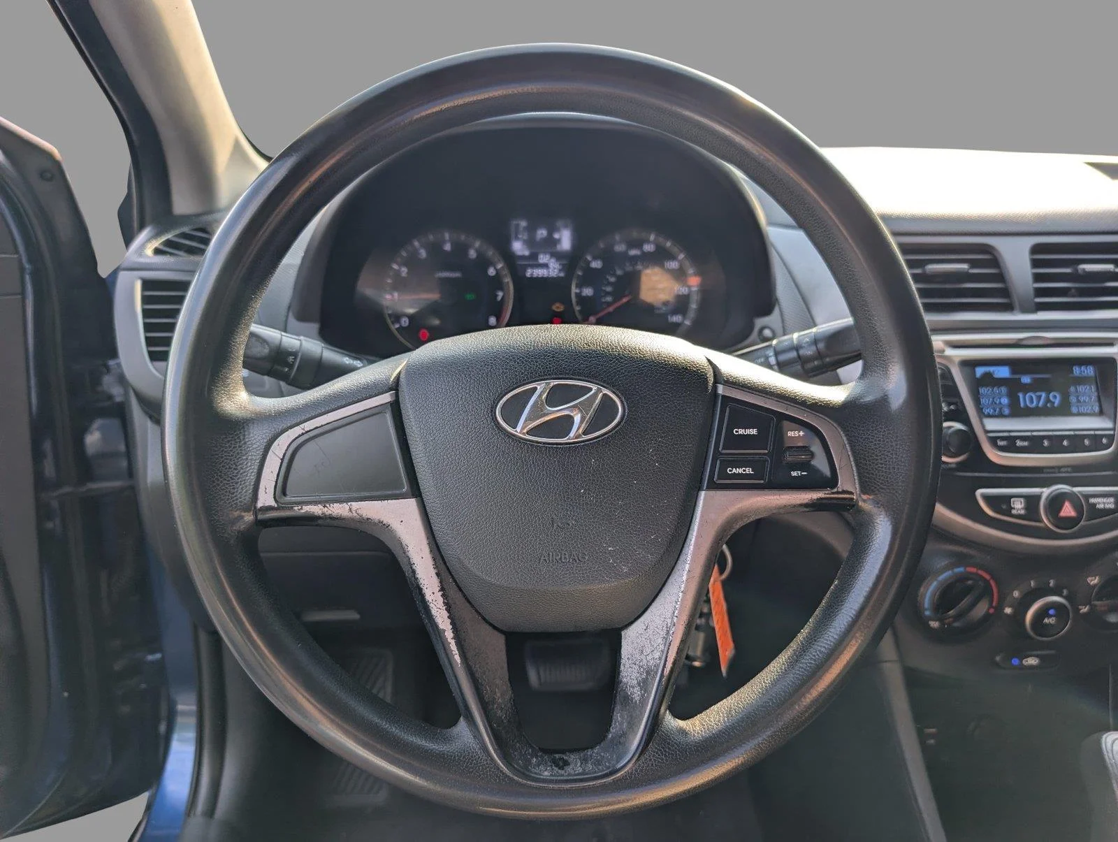 Used 2017 Pacific Blue Pearl Hyundai SE image 22