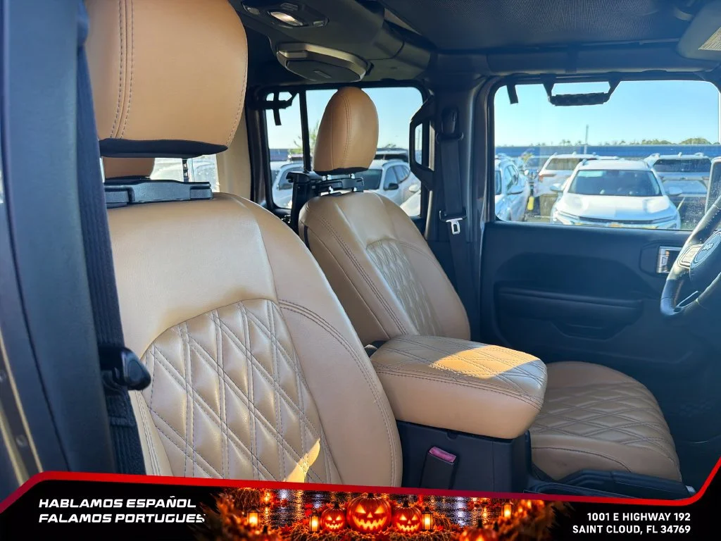 Used 2018  Jeep Sport S image 32