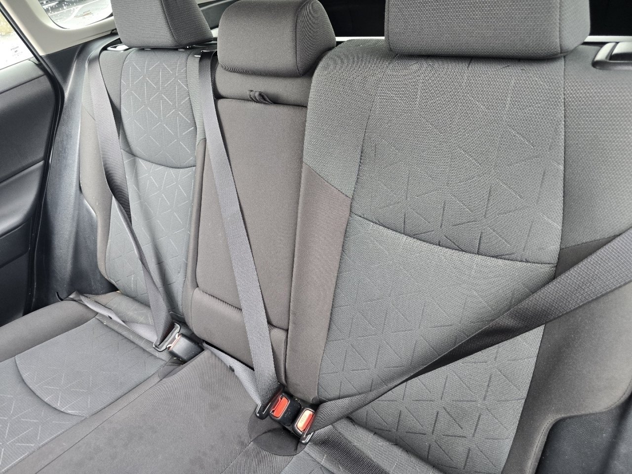 2025 Toyota RAV4 XLE - Photo 16