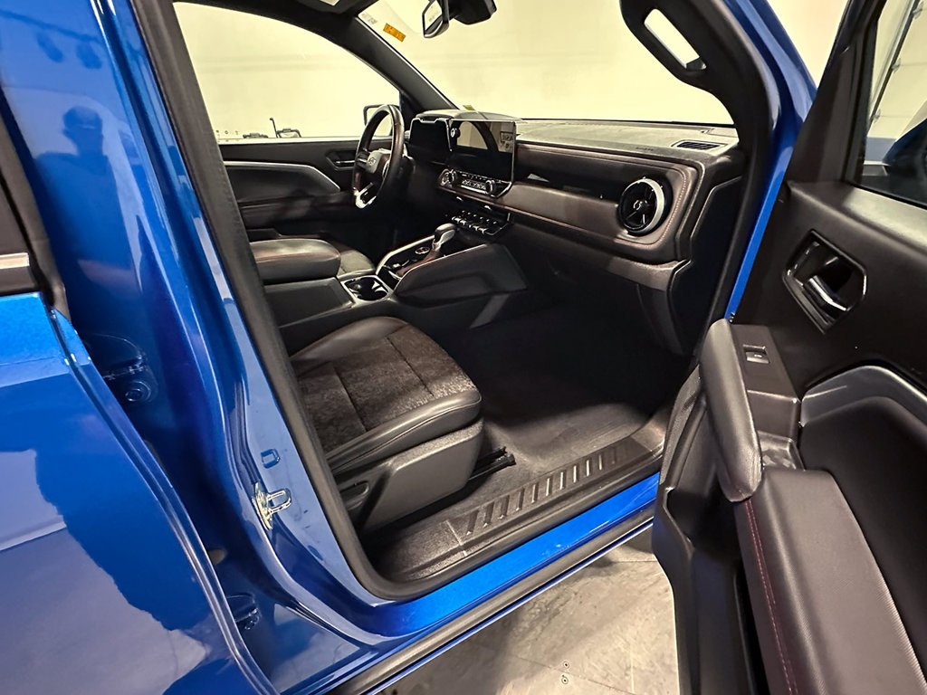 Used 2024 Blue Chevrolet Z71 image 26