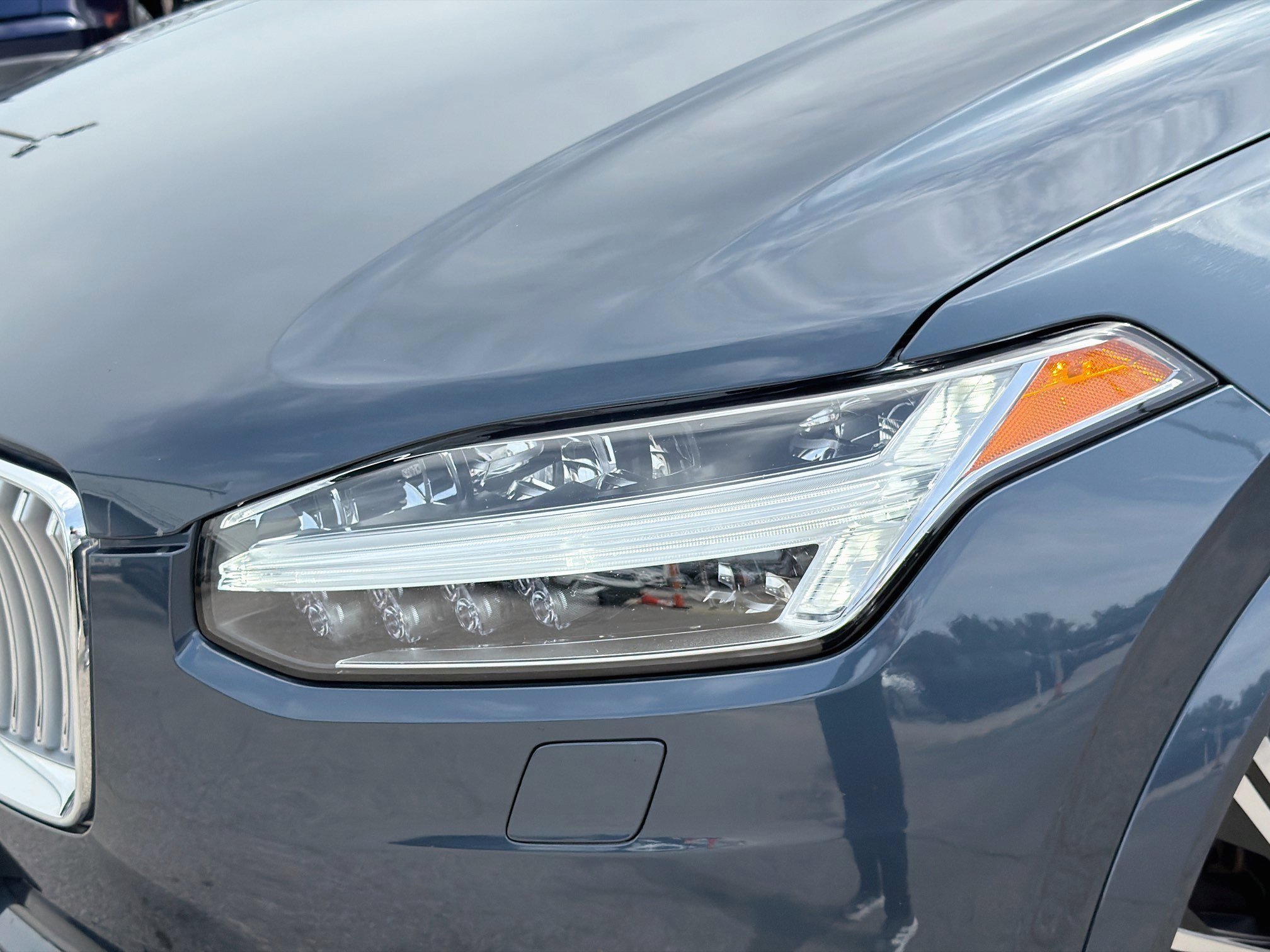 Used 2023 Thunder Gray Metallic Volvo Plus image 9