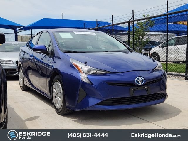 2016 Toyota Prius Two's photo