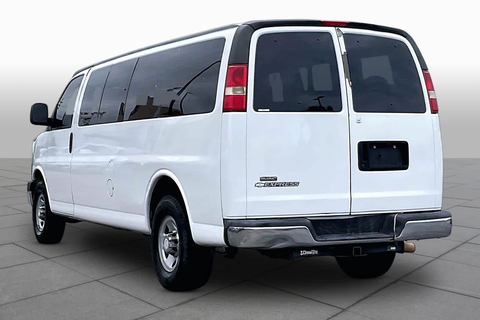 Used 2007 Summit White Chevrolet  image 10