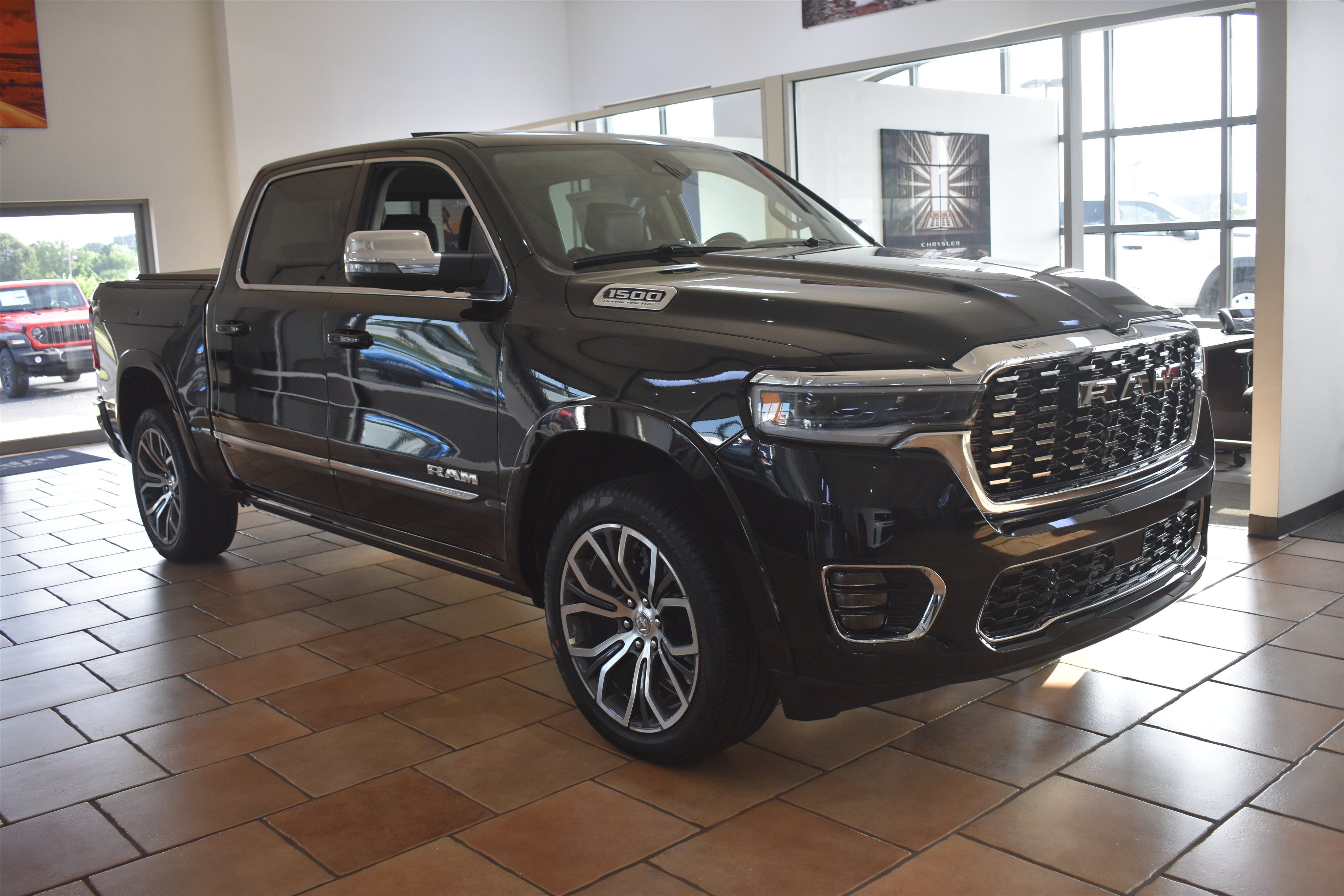 New 2026 Diamond Black Crystal Pearl-Coat Exterior Paint RAM Tungsten image 3