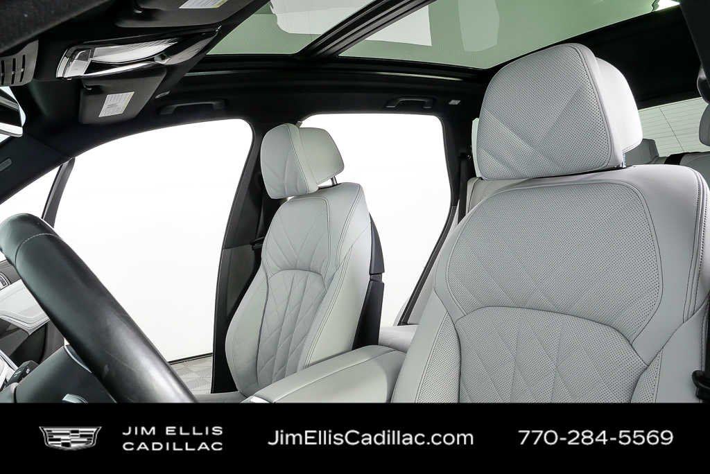 Used 2025 Brooklyn Grey Metallic BMW M60i image 4