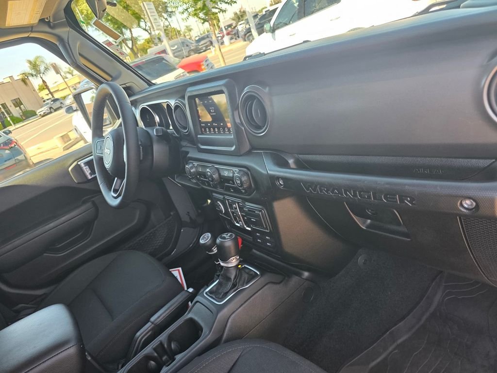 Used 2023 Gray Jeep Sport S image 22