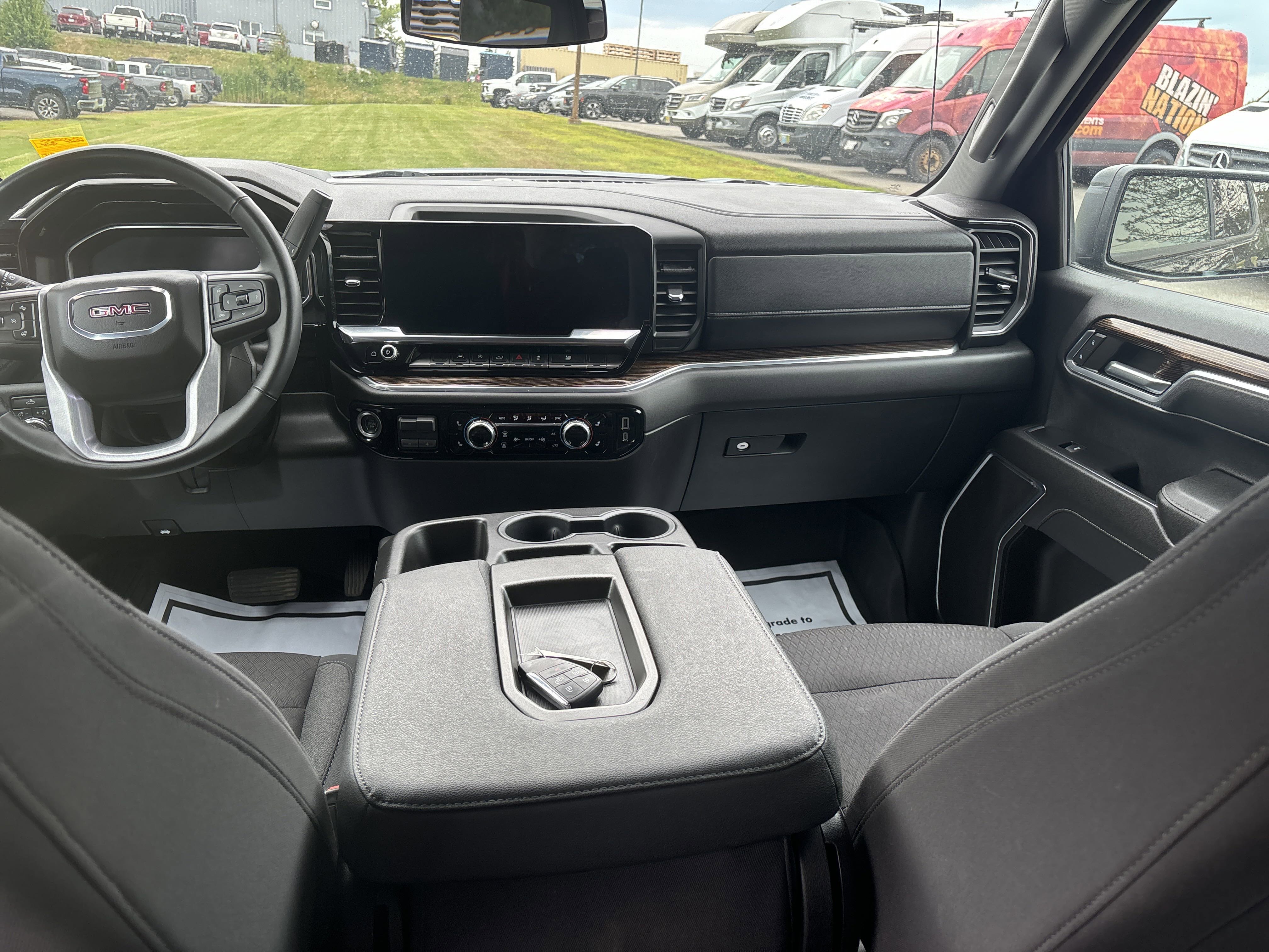 Used 2024 Onyx Black GMC Elevation image 12