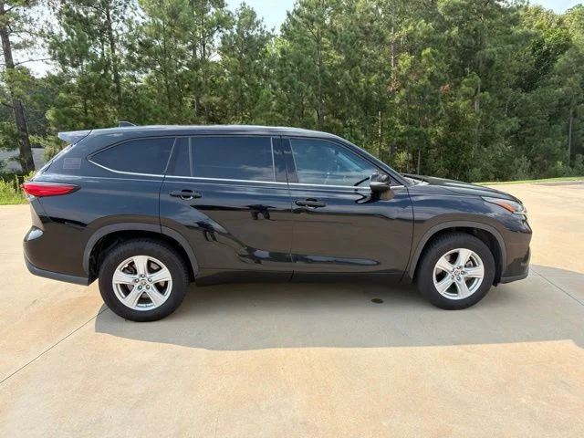 Used 2021 Midnight Black Metallic Toyota L image 4