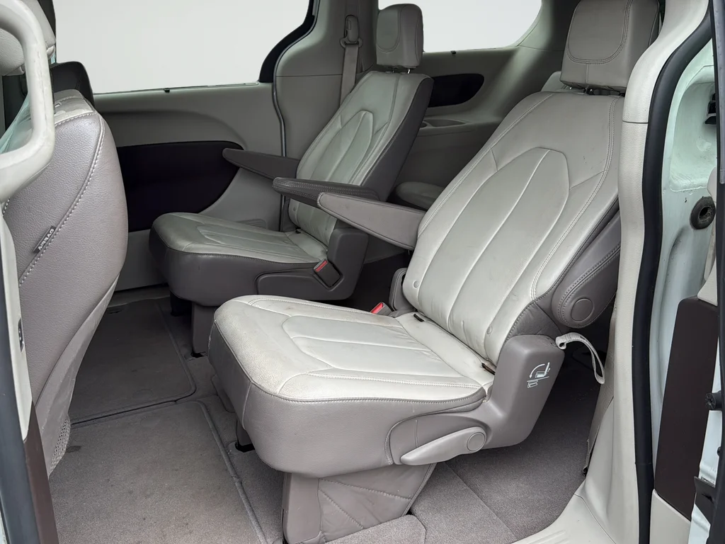 Used 2017 White Chrysler Touring L image 43
