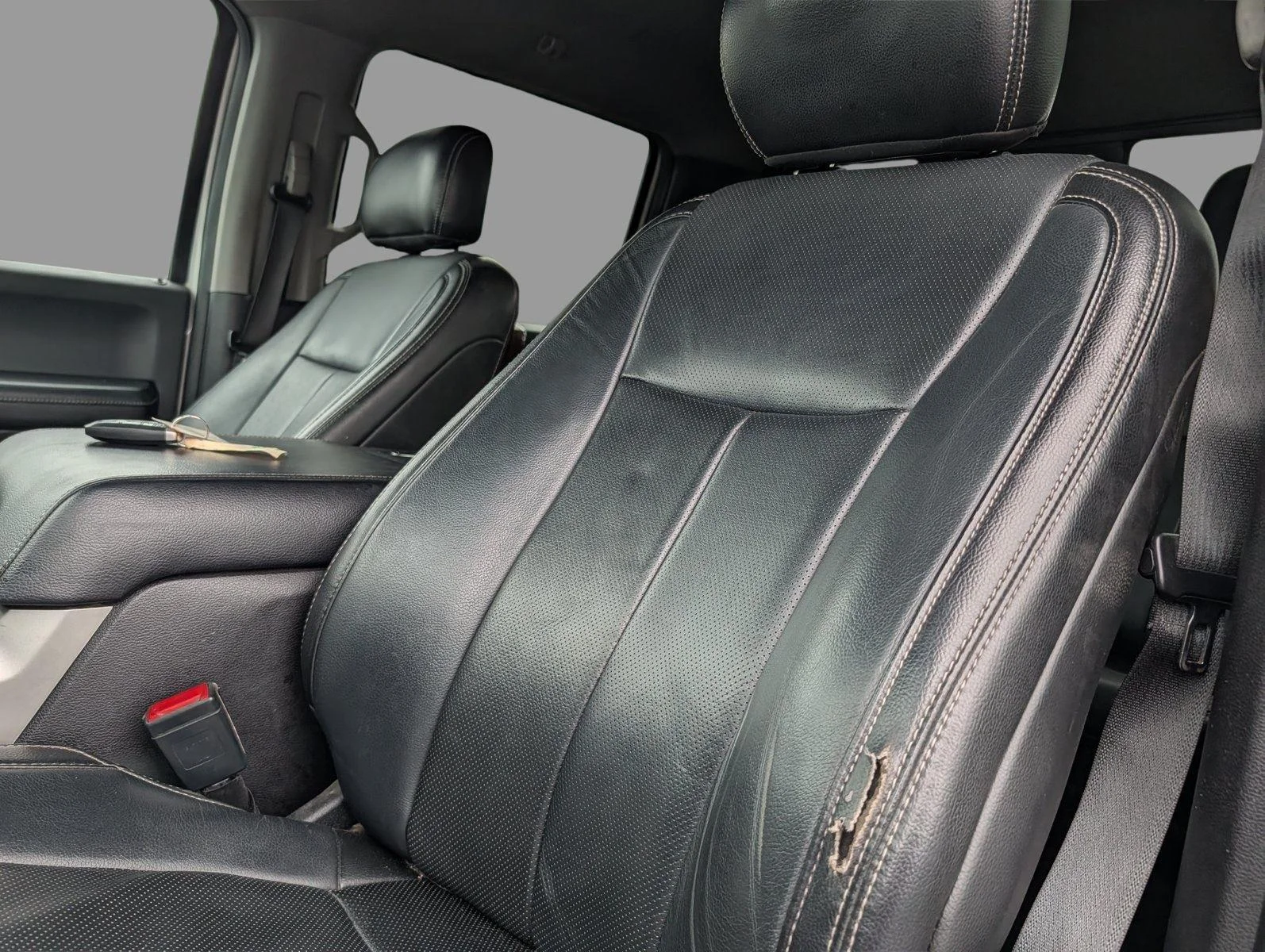 Used 2018 White Platinum Metallic Tri-Coat Ford LARIAT image 13
