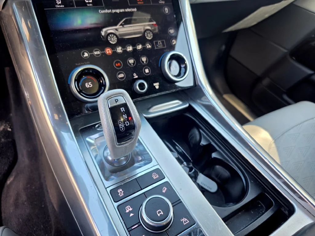 Used 2018 White Land Rover SVR image 10