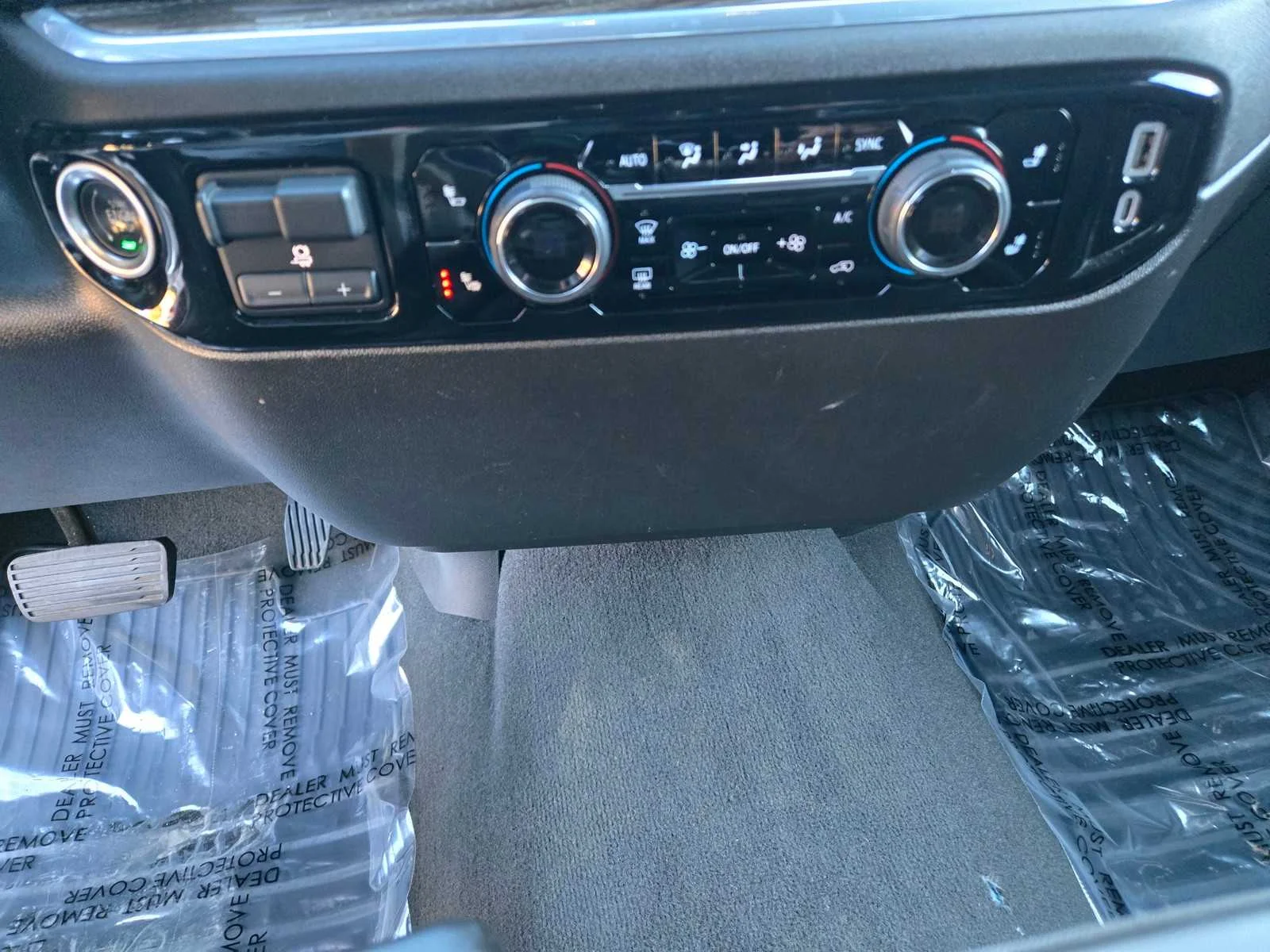 Used 2025 Summit White Chevrolet LT image 17