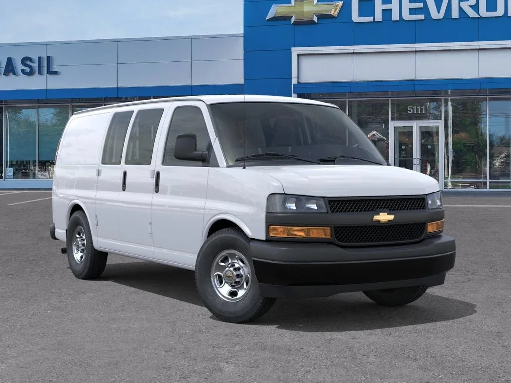 New 2026 Summit White Chevrolet WT image 7