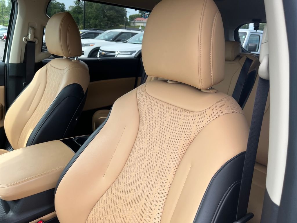 Certified Used 2024 White Kia EX image 12