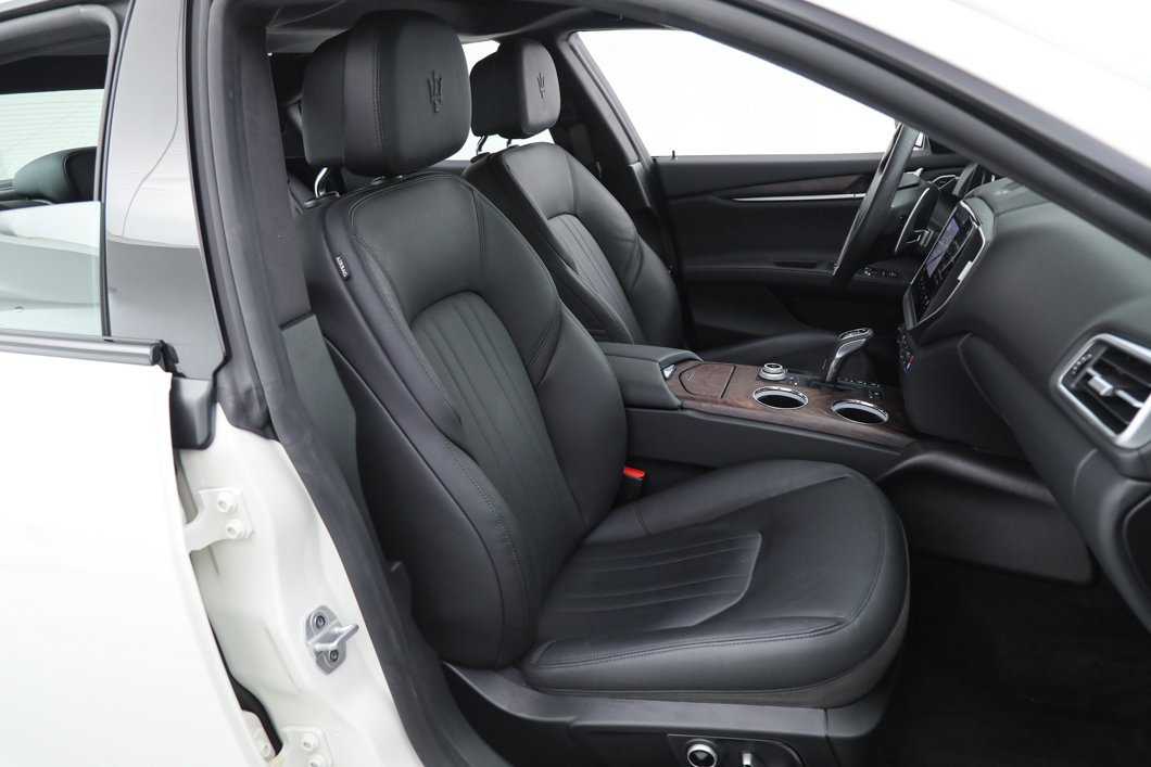 Used 2023 White Maserati Modena image 13