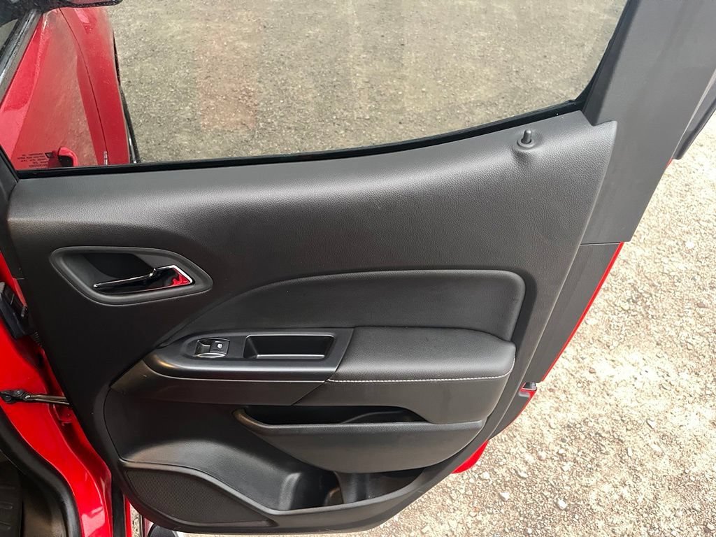 Used 2016 CARDINAL RED GMC 4WD SLE image 27
