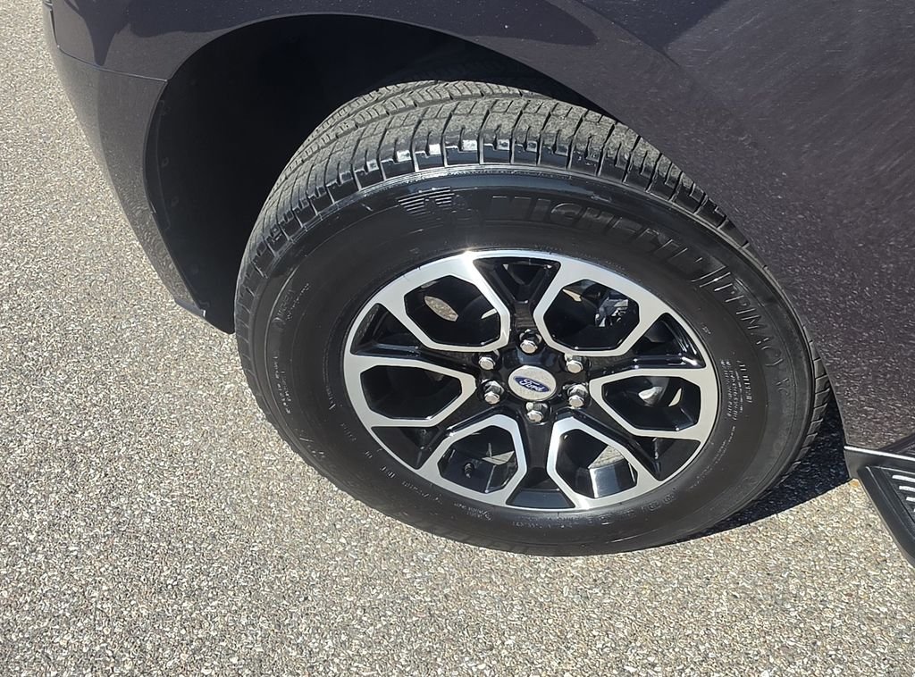 Used 2024 Gray Metallic Ford XLT image 11