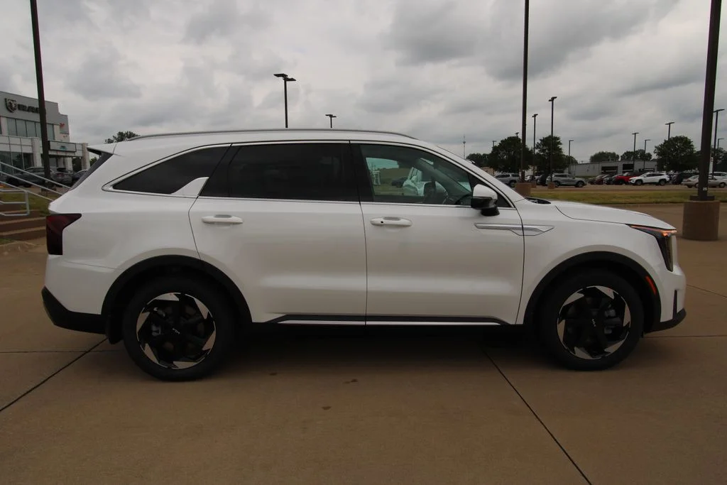New 2026 Snow White Pearl Kia EX image 4