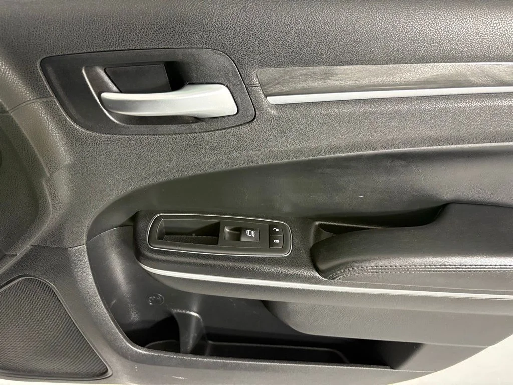 Used 2019 White Chrysler Touring image 12