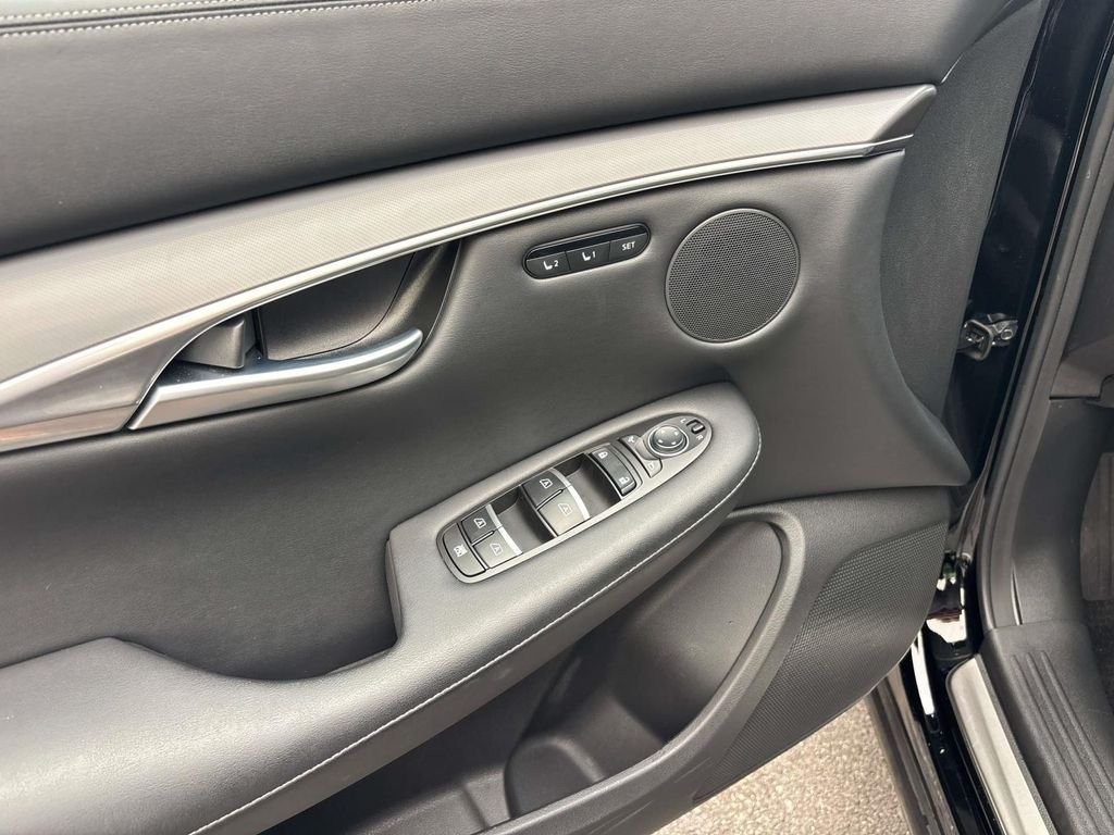 Certified Used 2025 Black INFINITI LUXE image 20