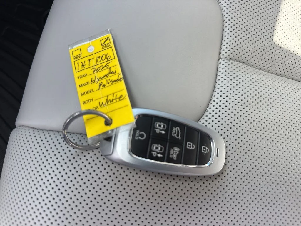 Used 2025 White Hyundai Calligraphy image 39