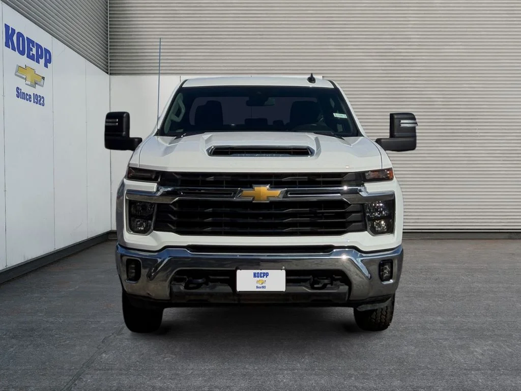 Used 2025 Summit White Chevrolet LT image 8