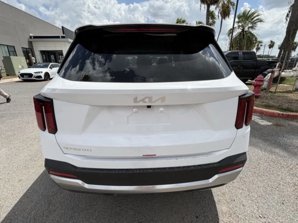 New 2026 White Kia S image 5