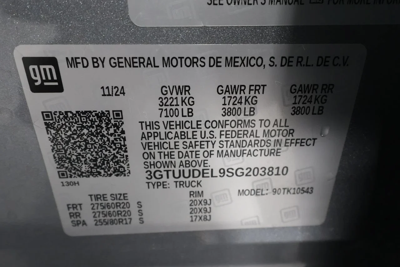Used 2025 Sterling Metallic GMC SLT image 34